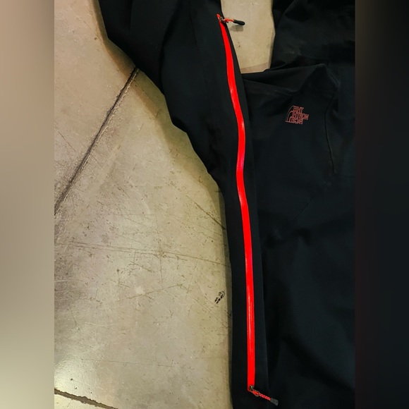 Red and black north face ski/snowboard jacket - Picture 2 of 5